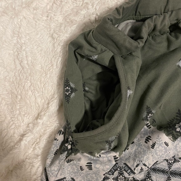 Cute printed green shorts with pockets - Picture 3 of 4